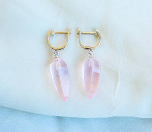 Boucles d'oreilles en argent sterling avec quartz rose de qualité standard, style tendance et luxueux - Product Image 1
