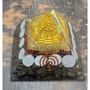 พีระมิดออร์กอน ไพไรต์ กอมติ จักระ ศรียันตรา คริสตัล แฮนด์เมด งานฝีมือรักษาสิ่งแวดล้อม ป้องกันคลื่นแม่เหล็กไฟฟ้า เสริมฮวงจุ้ย ขายส่ง - Product Image 2