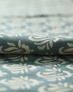 ผ้าฝ้ายพิมพ์ลายด้วยมือ สีเหลืองมัสตาร์ดพื้นขาวลายบูตะ ผ้าทอมือจากอินเดีย ลายดอกไม้แบบมินิมอล - Product Image 1