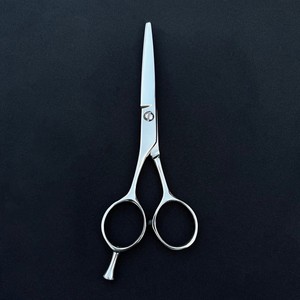 Ciseaux de coiffure légers professionnels pour la coupe de cheveux confortable lame en acier inoxydable avec type de beauté à pointe pointue - Product Image 1