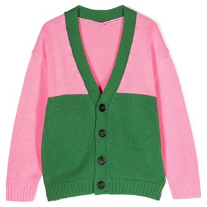 Cardigans et pulls unisexes en acrylique bicolore rose et vert, personnalisables avec logos B2B et lettres brodées, pour sororités - Product Image 1