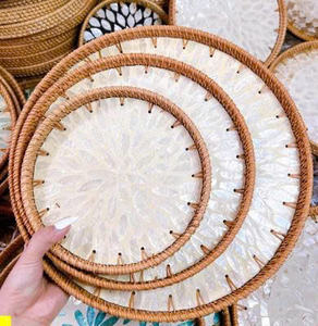 Bandeja de Comida Ovalada Mini Vintage de Ratán con Asa y Elegante Diseño de Incrustaciones, Almacenamiento Ecológico para Cocina - Product Image 1