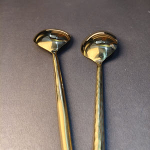 Cucharas de Degustación de Dos Piezas con Mango Largo en Oro Pulido, Dos Cucharas con Forma de Huevo y Mangos Delgados en Tono Dorado. Para Accesorios del Hogar - Product Image 5