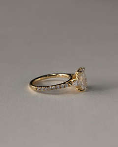 Bague unisexe en or jaune 14 carats de style vintage, cultivée en laboratoire IGI/GIA, avec diamant taille coussin pour mariage/fiançailles, idéale pour les anniversaires et les fêtes. - Product Image 3