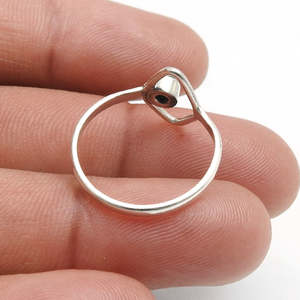 แหวนพลอยออนิกซ์สีเขียวธรรมชาติทำมือ ประดับด้วยเงินแท้ 925 ทรงกลม ตัวเรือนแบบ Bezel Setting สไตล์โบฮีเมียน สำหรับสาวๆ - Product Image 4