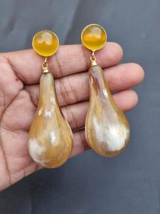 Pendientes de Aro Colgantes Modernos Hechos a Mano con Cuerno de Búfalo 100% Natural, Ecológicos, Únicos, Ligeros y Duraderos para Boda - Product Image 3