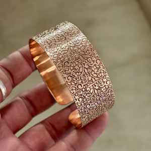 กำไลข้อมือทองแดงแบบหนาสไตล์อินเดียสำหรับเธอ กำไลทำมือจากทองแดง เครื่องประดับฤดูร้อน - Product Image 1