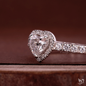 Bague en or blanc 0,5 carat avec diamant en forme de cœur et halo, pierre cultivée en laboratoire, bande pavée romantique - Product Image 2