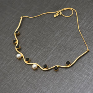 Collar llamativo de ónix negro y perlas chapado en oro de 18k, regalo de joyería moderna con piedras preciosas para ella - Product Image 5