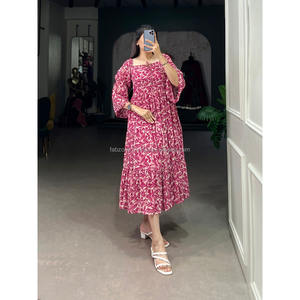 Los vestidos acampanados son estrechos en la parte superior y se ensanchan gradualmente hacia la parte inferior, ofreciendo un ajuste clásico y cómodo. - Product Image 4