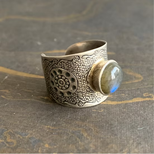 Designer <b>Labradorite</b> Silver 925 Wide Band <b>Ring</b> 7.3 Grams-Vintage Unisex Jewelry for Daily & Occasional Wear - Product Image 4
