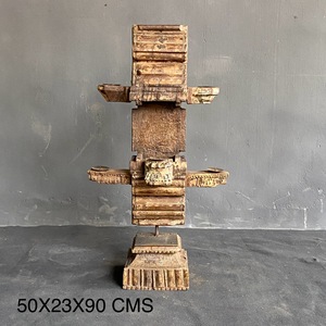 Candelabro de Madera Tallado a Mano con Forma de Caballo, Estilo Indio Antiguo, Decorativo y Vintage - Product Image 1