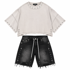 Ensemble chemise oversize effet vieilli et short en jean, tenue streetwear deux pièces cloutée - Product Image 1