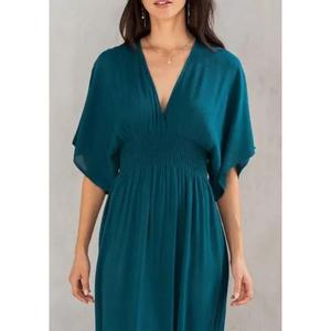 เดรสยาวแขนยาวครึ่งแขนสำหรับผู้หญิง ดีไซน์หรูหรา ผลิตจากผ้าฝ้ายธรรมชาติ 100% เป็นมิตรต่อสิ่งแวดล้อม เหมาะสำหรับใส่ในชีวิตประจำวัน มีจำหน่ายแบบสั่งซื้อจำนวนมาก - Product Image 3