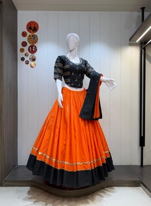 Lehenga Choli de Algodón Camric Puro con Bordado de Espejos, Especial para Navratri, Traje Étnico Tradicional para Bodas y Festividades de Invierno - Product Image 4