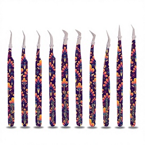 Pinzas de pestañas estampadas en pétalos Pinzas de pestañas de acero de alta calidad Pinzas de extensión de pestañas en ángulo injertadas de Beauty Concept - Product Image 1