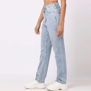 Jeans en denim classiques pour femmes avec un look raffiné et un tissu extensible confortable - Product Image 5