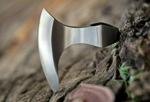 Hacha Táctica de Acero Damasco con Alto Contenido de Carbono SJ 1095, Hacha de Grado Industrial con Espalda Plana, Mango de Madera Grabado, 19 Pulgadas de Largo - Product Image 4