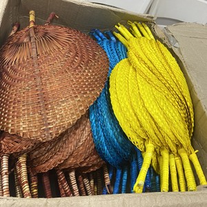 Éventail en bambou écologique avec motifs animaux peints et motifs imprimés pour le rafraîchissement et la décoration intérieure, fabriqué au Vietnam - Product Image 4