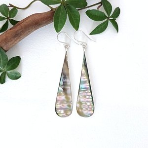 Boucles d'oreilles artisanales en coquille de nacre brute en forme de goutte, bijoux naturels, objets d'art et de collection, pour soirée - Product Image 4