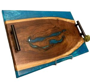 Plateau de service et de rangement en bois et résine époxy, fait main et personnalisé, planche à charcuterie géométrique en bois de qualité supérieure, plateau décoratif pour servir les aliments - Product Image 3