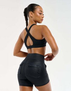 Nouveaux shorts pour femmes personnalisés noirs Essence Scrunch, taille haute, 2 boutons au dos, 2 poches sur les hanches, respirants, pour la gym - Product Image 4