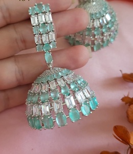 Magnifiques boucles d'oreilles en argent plaqué de qualité supérieure avec zircon CZ pour femmes et filles, pour un look de soirée, pour les occasions spéciales, tendance - Product Image 4