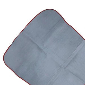 Tablier de protection anti-chaleur gris avec bordure rouge, coutures surjetées, bretelles réglables - Product Image 4