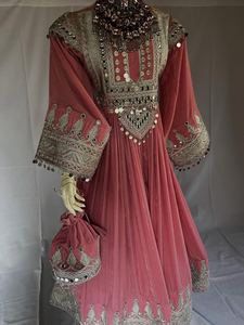 Vestido Afgano Kuchi Original de Alta Calidad con Bordado Afgano, Diseño Tradicional con Encaje, al Mejor Precio, Vestidos de Novia - Product Image 3