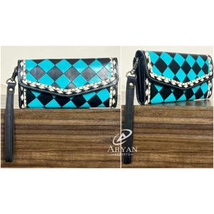 Cartera de Muñeca de Cuero Genuino Estilo Western para Mujer, Hecha a Mano, con Solapa de Cuero a Cuadros y Ranuras para Tarjetas y Efectivo - Product Image 1