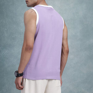 Camiseta sin mangas de punto para hombre, color lavanda, cuello redondo, ribete en contraste, corte regular, color liso. - Product Image 2