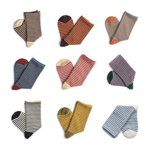 Chaussettes de sport personnalisées unisexes de qualité supérieure, chaussettes en coton respirantes, chaussettes de sport absorbant l'humidité, douces, extensibles, confortables pour la course à pied et l'entraînement - Product Image 1