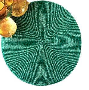 Sets de table ronds brodés de perles, rouge et blanc, motif menthe poivrée, pour Noël - Product Image 3