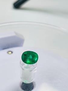 Émeraude naturelle zambienne ovale 2,45 carats, couleur verte premium, lustre excellent, qualité supérieure, pierre précieuse naturelle pour collectionneur - Product Image 4