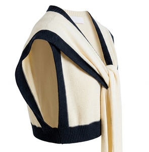 Châle enveloppant tendance pour femme avec fermeture à nœud, cape châle pour le quotidien et les voyages, écharpe enveloppante tricotée minimaliste et confortable, cape d'hiver OEM/ODM - Product Image 6