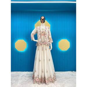 Ensemble Koti-Lehenga Choli Dupatta fait main par un créateur, coupe trapèze, en tissu organza à imprimé floral, style tenue de soirée avec taille naturelle - Product Image 6