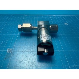 Válvula de Diafragma Neumática CKD 3870-03348 Usada Como Pieza de Repuesto para Equipos Legacy Semiconductor - Product Image 1
