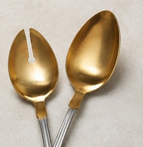 Ensemble de 2 Cuillères à Salade Dorées |   Ensemble de cuillères et fourchettes de service en acier inoxydable bicolore avec manche argenté - Product Image 3