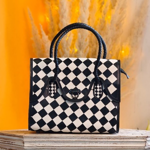 Bolso tote de cuero genuino para mujer, diseño de lujo con patrón a cuadros en blanco y negro, gran capacidad, color sólido, a la moda. - Product Image 3