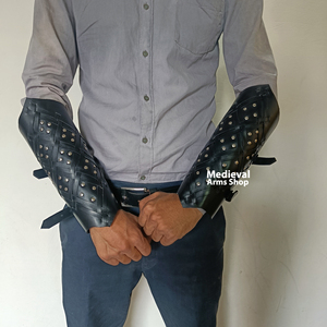 สนับแขนหนังทำมือสไตล์ยุคกลาง สีดำ ปรับขนาดได้ สำหรับนักรบ เหมาะสำหรับการแสดงบทบาทสมมติ ฮาโลวีน - Product Image 4