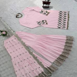 Conjunto Sharara VASTRA COTTAGE con Top de Seda, Bordado con Hilo de Espejo y Dupatta con Lentejuelas, Ropa Étnica Festiva - Product Image 6