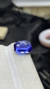 Pierre de Tanzanite Naturelle Certifiée, Couleur Bleu Royal Riche, Coupe Octogonale Radiante, avec une Couleur Exceptionnelle, Zoisite Naturelle, 8,17 Carats - Product Image 4