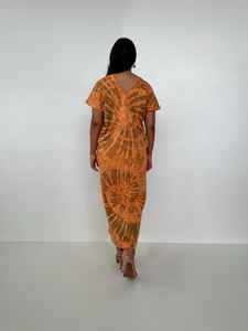 Robe caftan marocaine en jersey de coton tie-dye Alisa, robe t-shirt à col en V pour femmes avec poches - Product Image 2