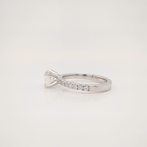 Bague de fiançailles solitaire en moissanite ronde de 1 carat, bague de mariage en or blanc massif 14 carats, cadeau d'anniversaire de luxe pour femme - Product Image 2