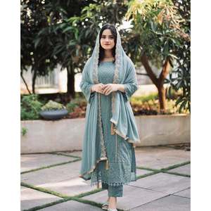 Ensemble de vêtements de fête pour femmes de créateur haut bas Dupatta pour un look élégant - Product Image 3