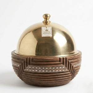 Servidor de Comida Majlis Tallado a Mano en Madera Dura con Tapa de Acero Pulido, Marquetería Geométrica de Perlas, Moderno, Recubierto de Esmalte y Aislado - Product Image 1