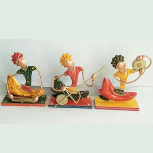 Décoration intérieure avec figurines de musiciens assis (lot de 3) avec instruments de musique pour la décoration de bureau, de bureau d'étude ou d'étagère, en gros - Product Image 1