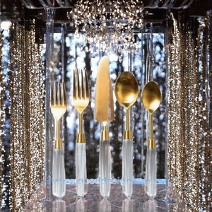 Cubertería acrílica con diseño de artesano, juego de cubiertos de resina con acabado dorado, acero pulido con espejo y asas de plástico para acampar - Product Image 2