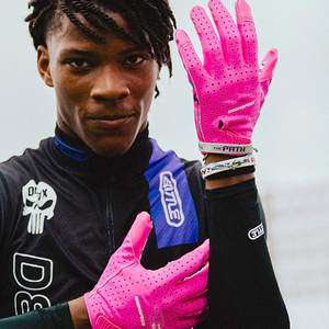 Gants de football américain 7v7 en néoprène et gel de silicone, doigts entiers, haute qualité, personnalisables, durables, antidérapants, pour jeunes - Product Image 3