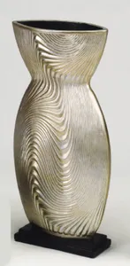 Ensemble de vases en métal sculptés à la main, design contemporain, pot de fleurs décoratif pour une utilisation intérieure, avec un motif irrégulier - Product Image 2